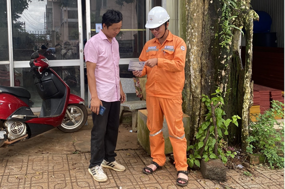 Điện lực Ea H’Leo dẫn đầu toàn tỉnh về thực hiện chuyển ngày ghi chỉ số công tơ Điện vào ngày cuối tháng với 61,6% tổng số khách hàng